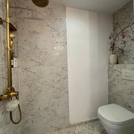 Castlelight Apartment *